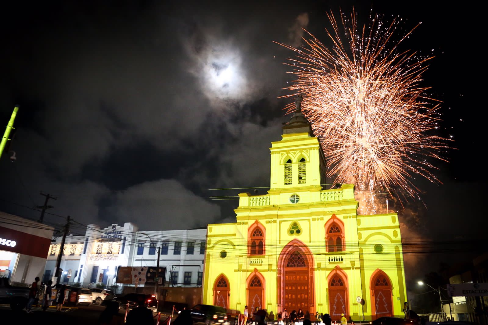 Luzes, cores e emoção: Garanhuns encanta público na abertura da Magia do Natal - Blog Edmar Lyra Luzes, cores e emoção: Garanhuns encanta público na abertura da Magia do Natal - Blog Edmar Lyra