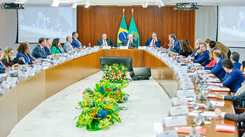 Lula durante reunião ministerial 