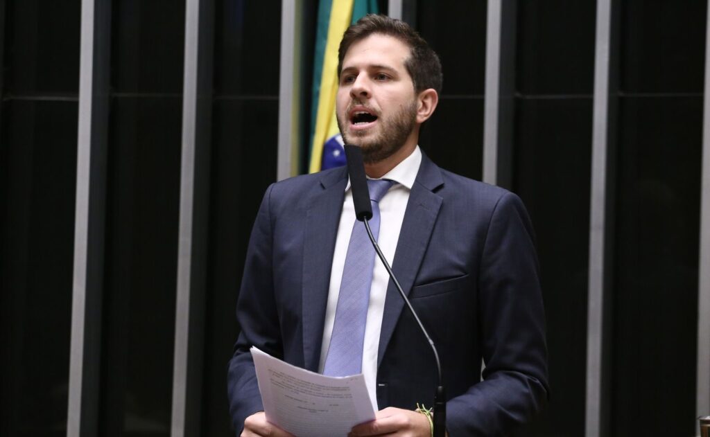 Câmara aprova PLP e viabiliza licença-paternidade com segurança fiscal
