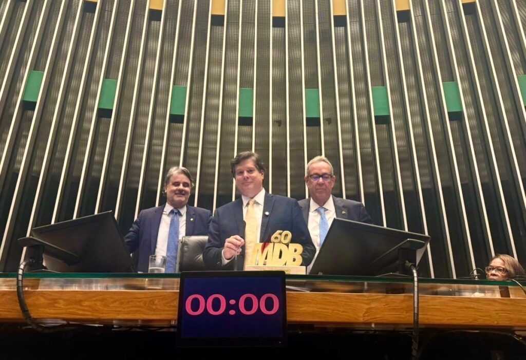 Álvaro Porto celebra os 60 anos do MDB ao lado de Baleia Rossi e Raul Henry, em Brasília