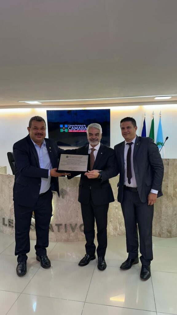 Camaragibe concede título de cidadão ao senador Humberto Costa