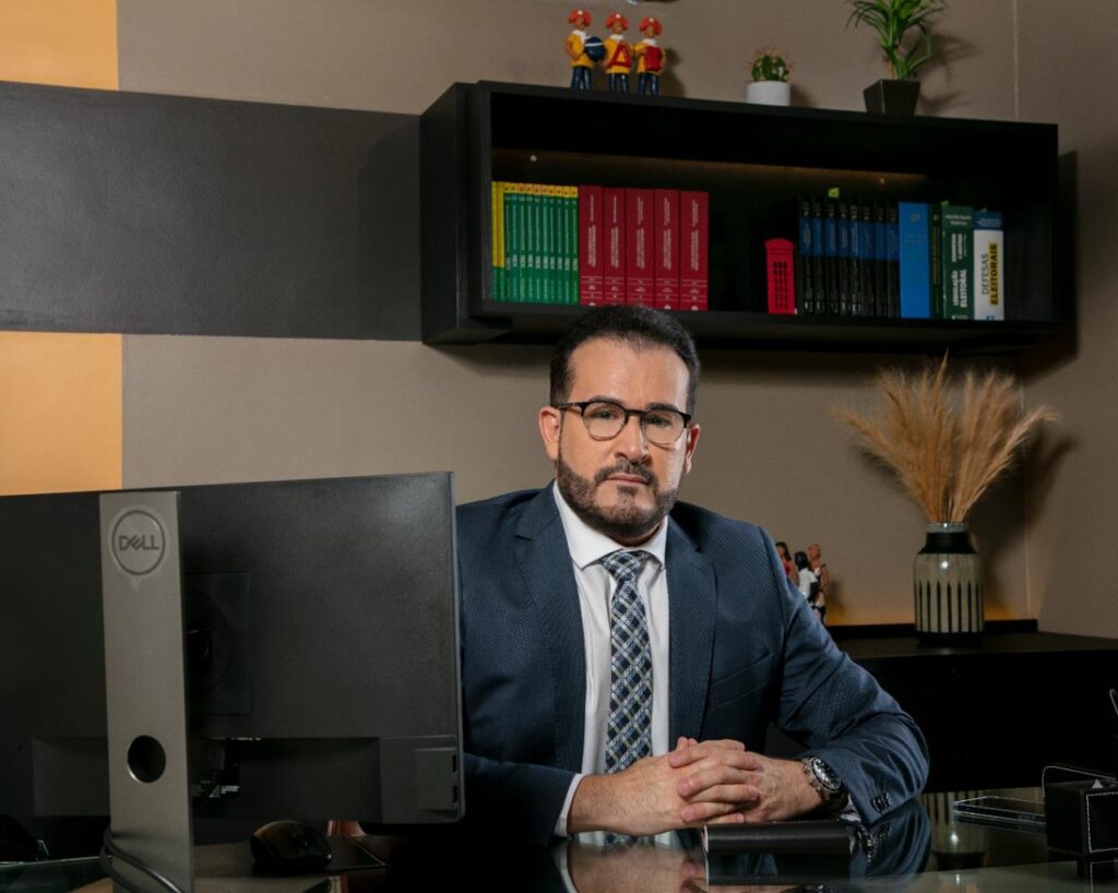 Marcelo Cumaru recebe Medalha Desembargador Amaro César e Lyra em Caruaru