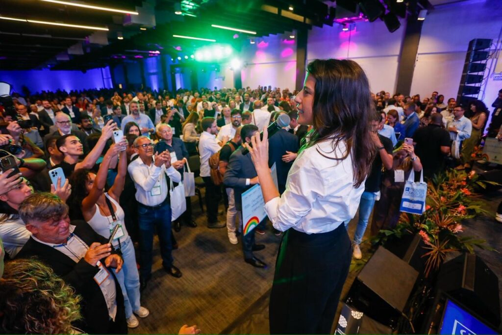 Governadora Raquel Lyra destina R$ 1,3 bilhão da concessão parcial da Compesa aos municípios e assina duplicação da BR-232