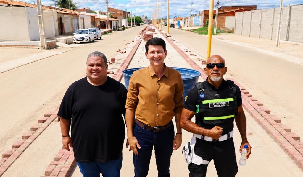 Prefeito Simão acelera obras e canal do Vale do Grande Rio entra na fase final