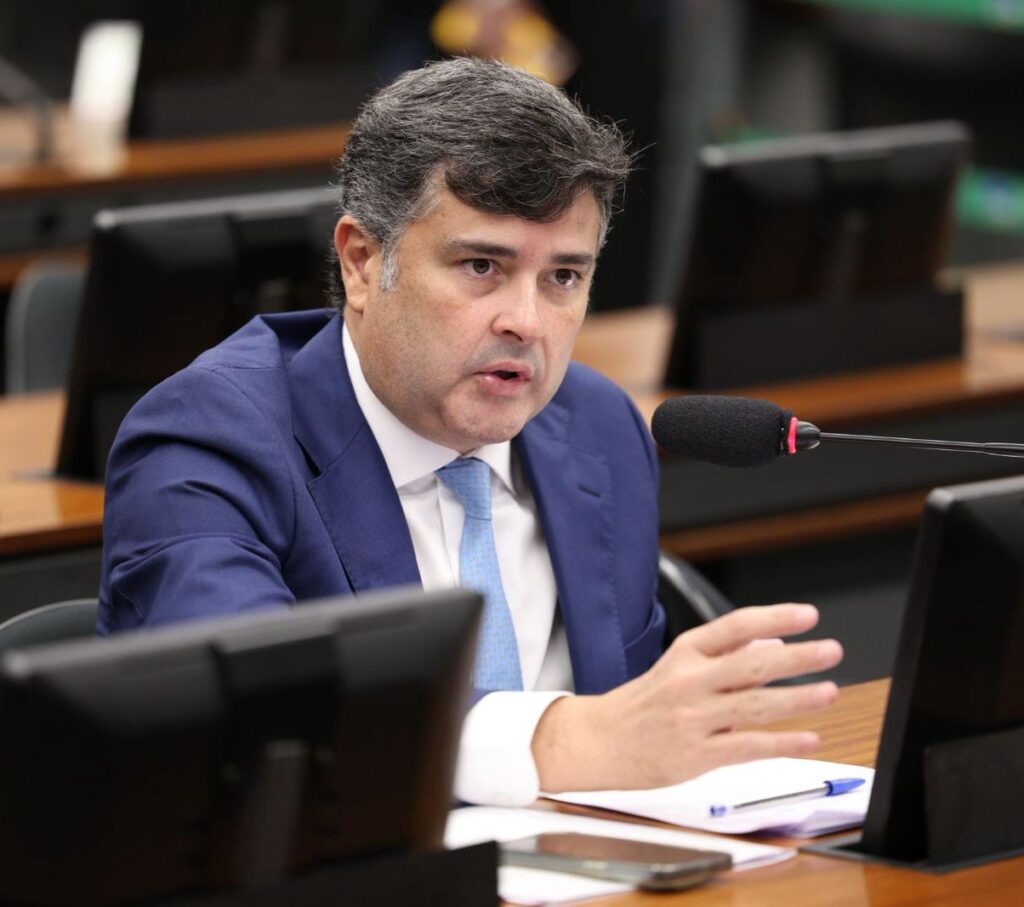 Diante das constantes quedas de energia em Pernambuco, Eduardo da Fonte apresenta projeto para garantir ressarcimento aos consumidores em casos de falha