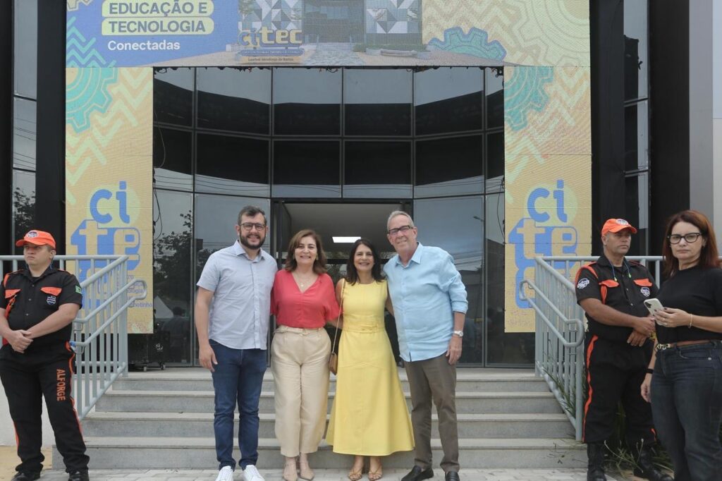 Ao lado de Gabriel Porto e da prefeita Sandra Paes, Álvaro Porto participa de inauguração de centro de tecnologia de Canhotinho