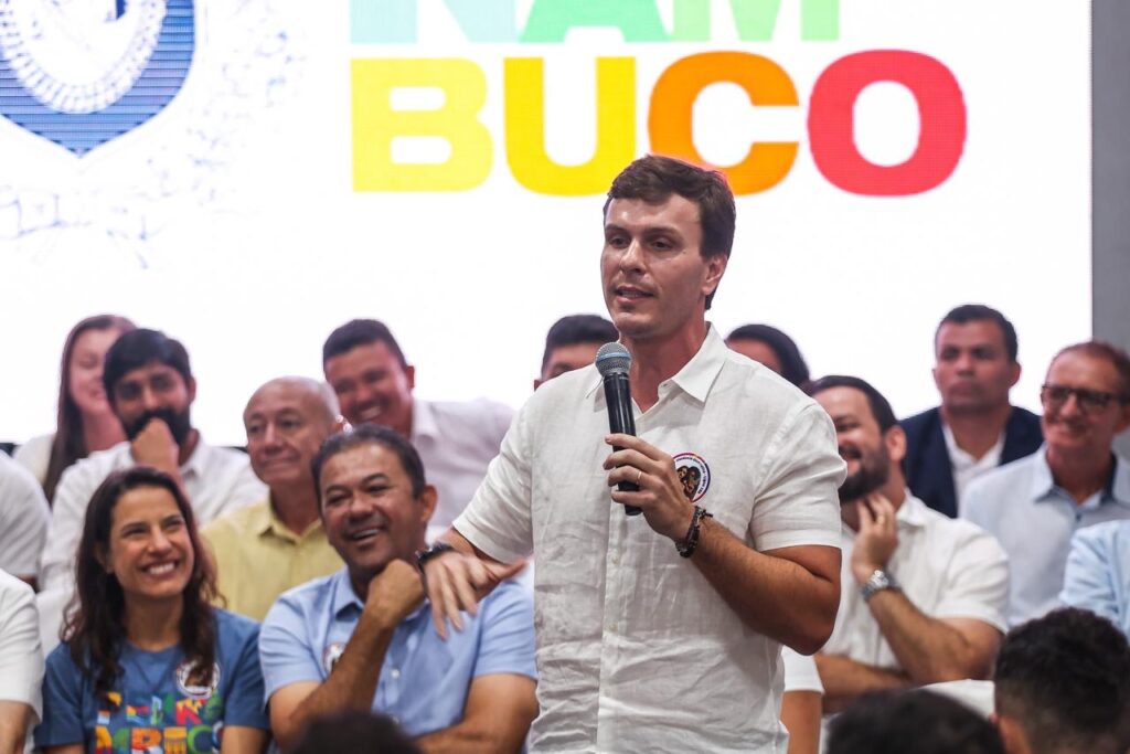 Miguel Coelho acompanha Raquel Lyra em entregas de obras e serviços no Sertão do Estado