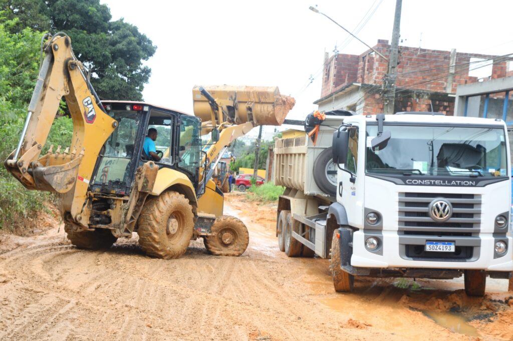 Prefeitura do Jaboatão intensifica ações em canais e vias públicas nos bairros de Vila Rica e Curado III