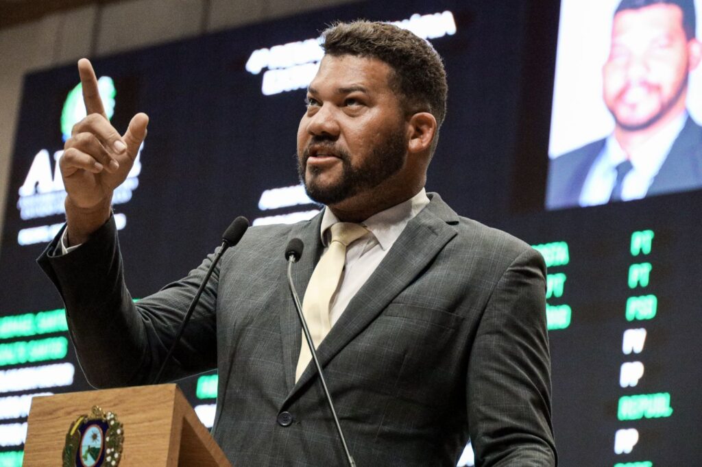 Deputado Abimael Santos critica plano de Lula que afetará o Polo das Confecções