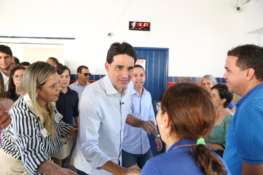 Silvio Costa Filho visita o Agreste para acompanhar obras e dialogar com lideranças