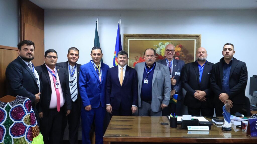 Eduardo da Fonte defende direitos dos taxistas em reunião com o presidente do SindTáxi e representantes da categoria em Brasília
