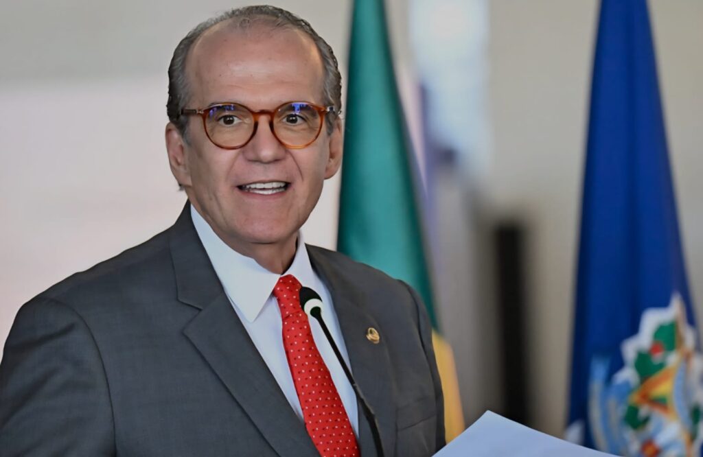 O silêncio necessário: o equilíbrio entre a toga e o altar democrático