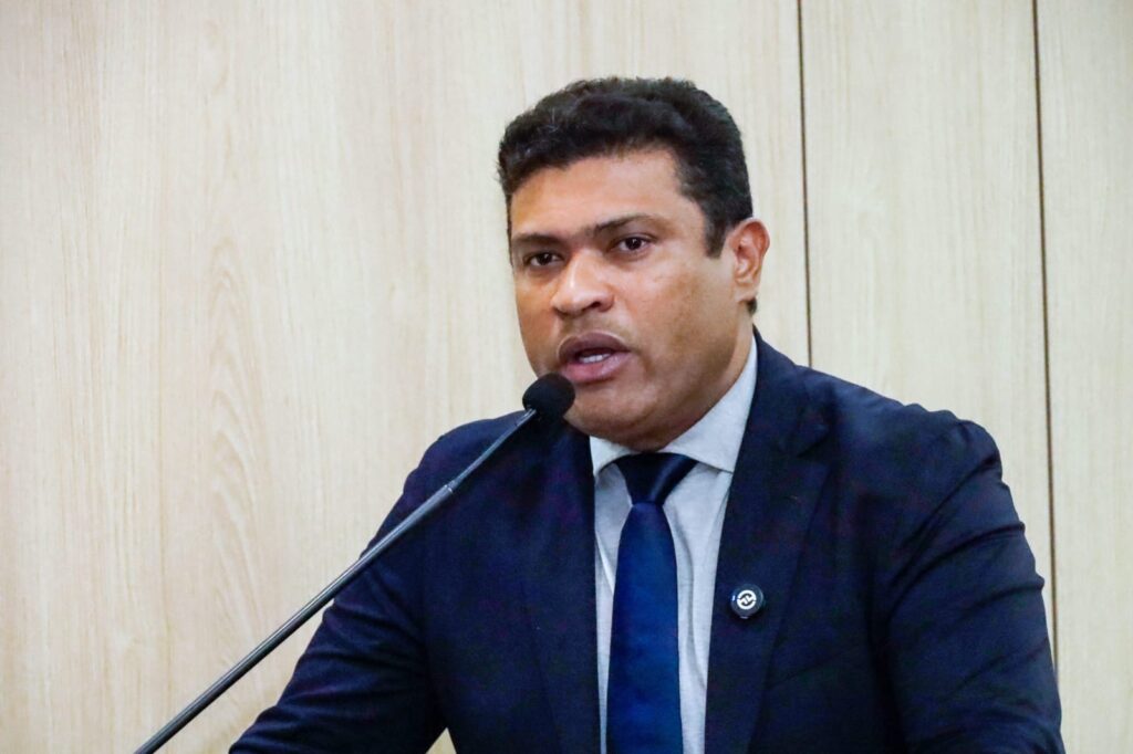 Deputado Joel da Harpa endurece combate aos maus-tratos e proíbe adestramento com agressões a animais em Pernambuco