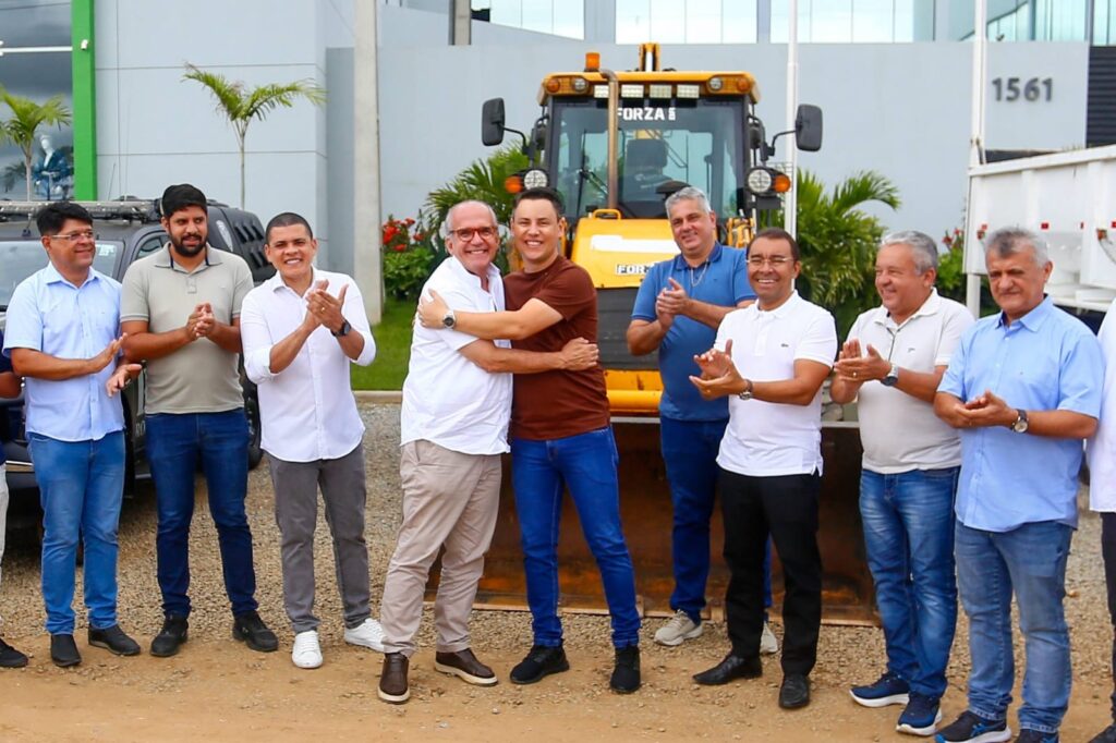 Senador Dueire reforça parceria com Toritama, vistoria novos equipamentos e anuncia recursos para novo hospital municipal