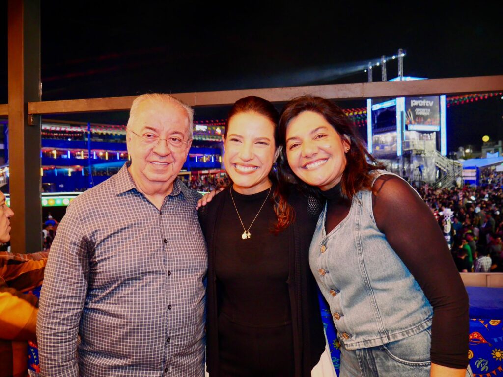Viviane Facundes e Joselito Gomes participam da abertura do São João de Caruaru ao lado da governadora Raquel Lyra