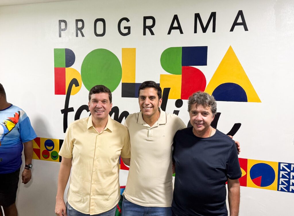 Joãozinho Tenório participa de entregas de ambulâncias, trator e novo espaço do Bolsa Família em São Joaquim do Monte