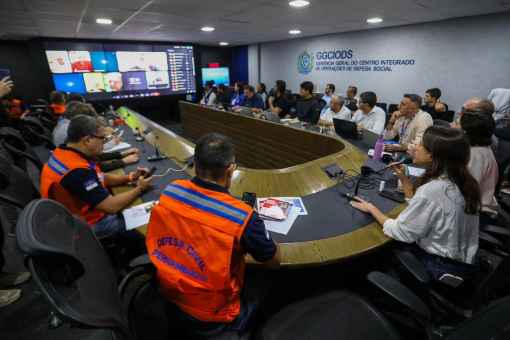 Governo do Estado e municípios discutem plano de ação emergencial para áreas atingidas pelas chuvas