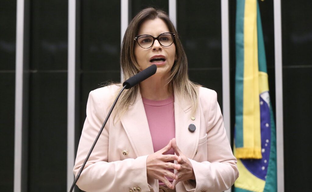 Câmara avança na proteção de meninas vítimas de violência sexual com relatoria de Clarissa Tércio