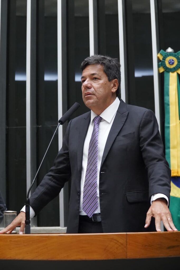 Mendonça apresenta emendas para proteger Polo de Confecções do Agreste