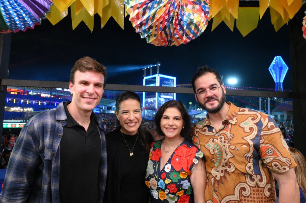 Miguel Coelho participa da abertura do São João de Caruaru ao lado de Raquel Lyra
