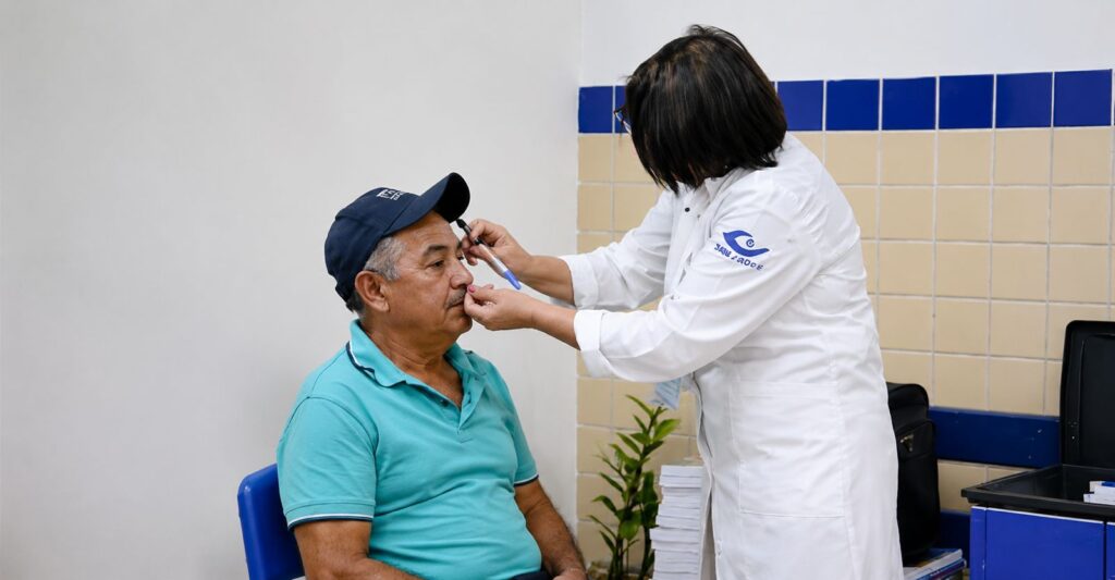 Quase 300 pessoas recebem atendimento em mutirão de catarata articulado por Joaquim Lira em Vitória