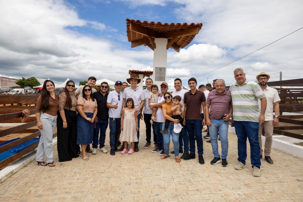 Prefeito Sérgio Colin inaugura Feira de Gado e anuncia isenção para comerciantes em Toritama