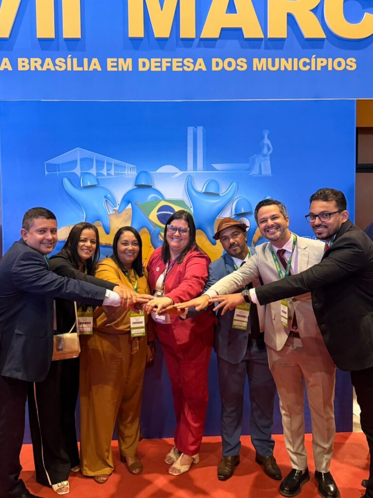 Prefeita Carol Jordão e seu time político participa da XXVII macha dos municípios