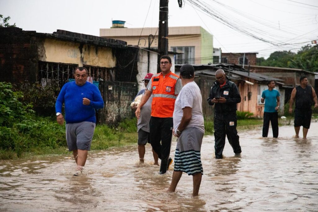 Prefeito de Camaragibe, Diego Cabral cancela oficialmente as comemorações pelos 44 anos de emancipação política da cidade por conta das fortes chuvas. “A nossa prioridade neste momento é a segurança de toda a população”, declarou