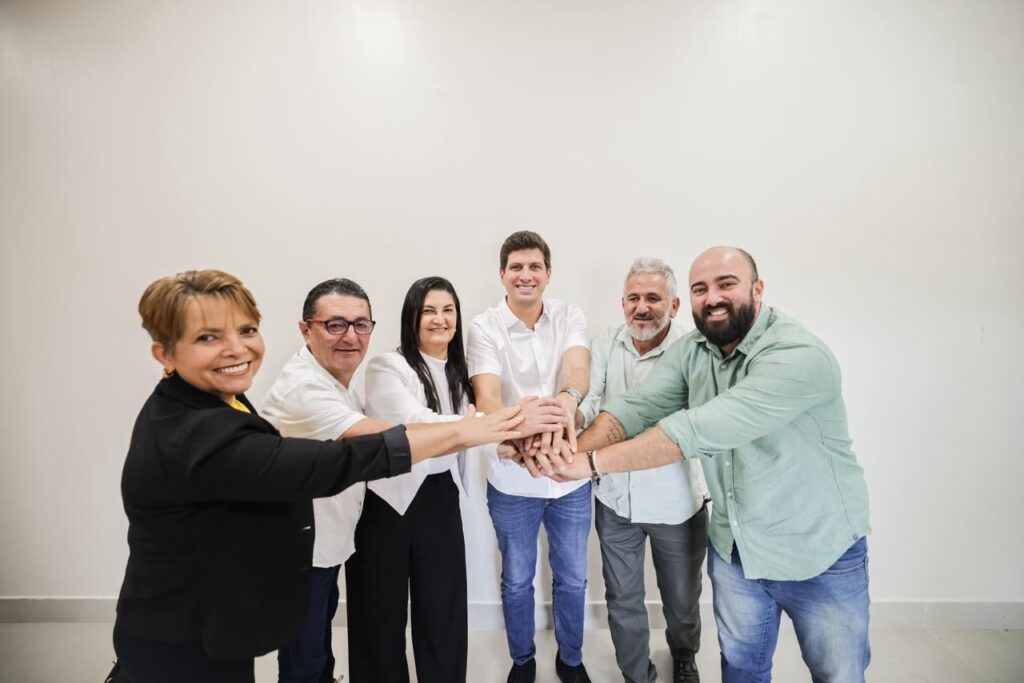João Campos recebe apoio de lideranças de Camocim de São Félix