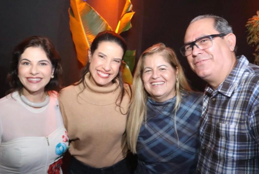 Mano e Andréa Medeiros presenciam entusiasmo da população de Gravatá com a governadora Raquel Lyra