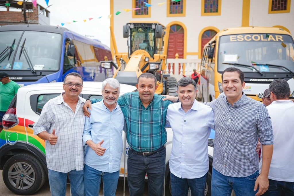 Eduardo da Fonte e Humberto Costa fazem entregas em São Benedito do Sul ao lado do prefeito Zé Baiano e Dannilo Godoy