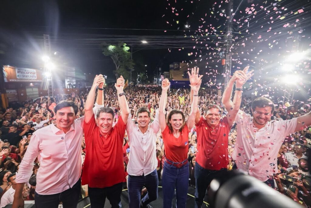 João Campos e Lula Cabral reúnem 10 mil pessoas no Cabo e consolidam força da Frente Popular no Litoral Sul