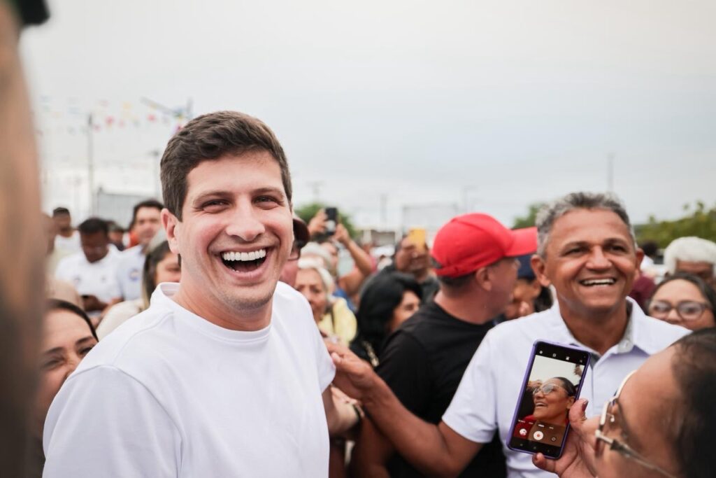 No Sertão, Silvio Costa Filho entrega equipamentos e participa do lançamento da pré-candidatura de Bruno Marques a deputado estadual