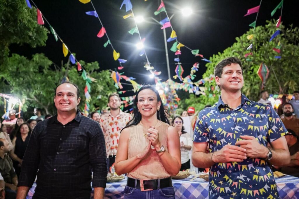 João Campos prestigia o Arraial do Distrito São João do Barro Vermelho, em Serra Talhada