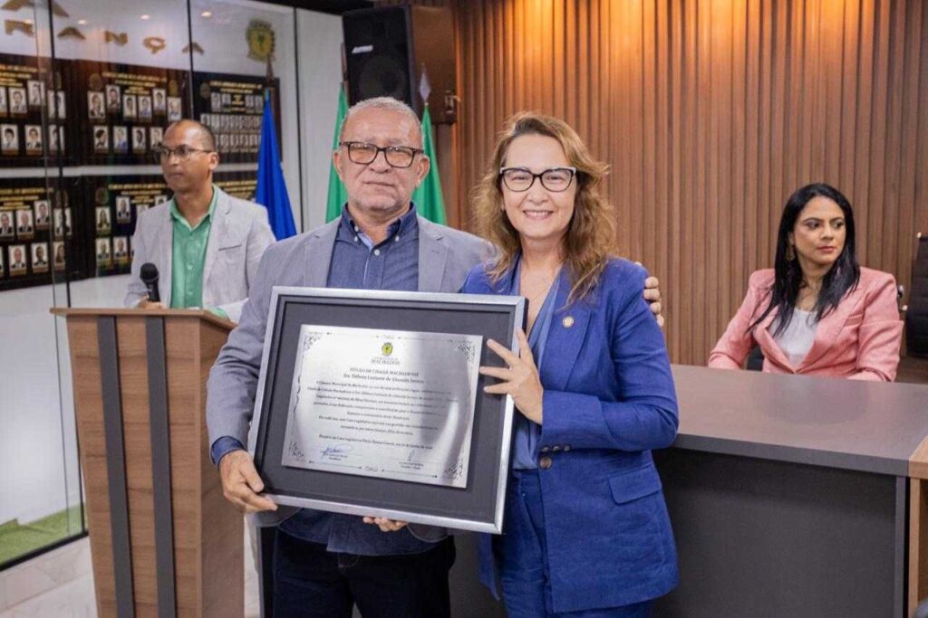 Deputada Débora Almeida recebe título de Cidadã Machadense em sessão solene