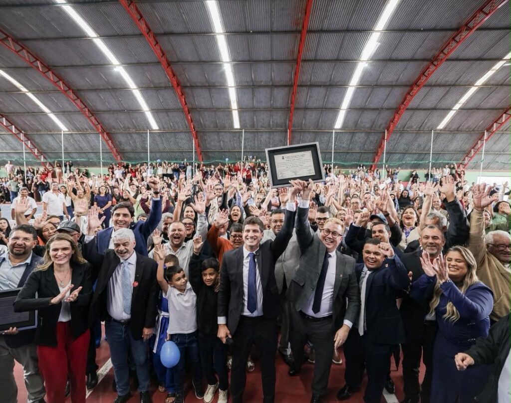João Campos recebe o título de cidadão de Angelim e anuncia compromissos com o município