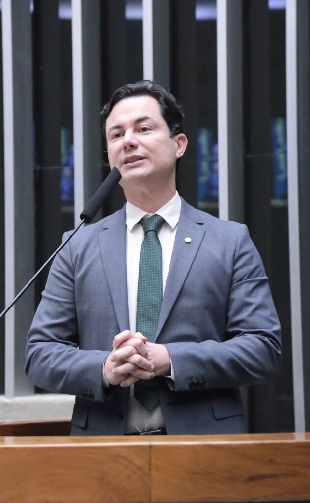 Clodoaldo Magalhães relata projeto de lei que beneficia a Hemobras e fortalece o SUS