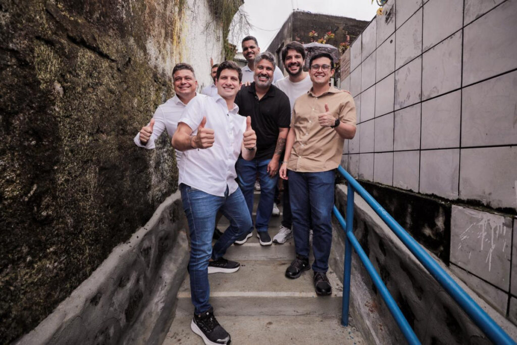 Em Porto da Madeira, Prefeitura entrega escadaria requalificada para a população