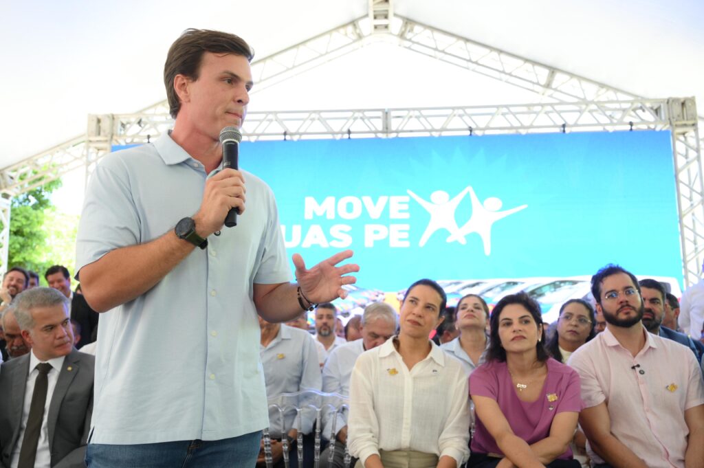 Miguel Coelho participa de entrega de 184 veículos para reforçar a assistência social nos municípios pernambucanos