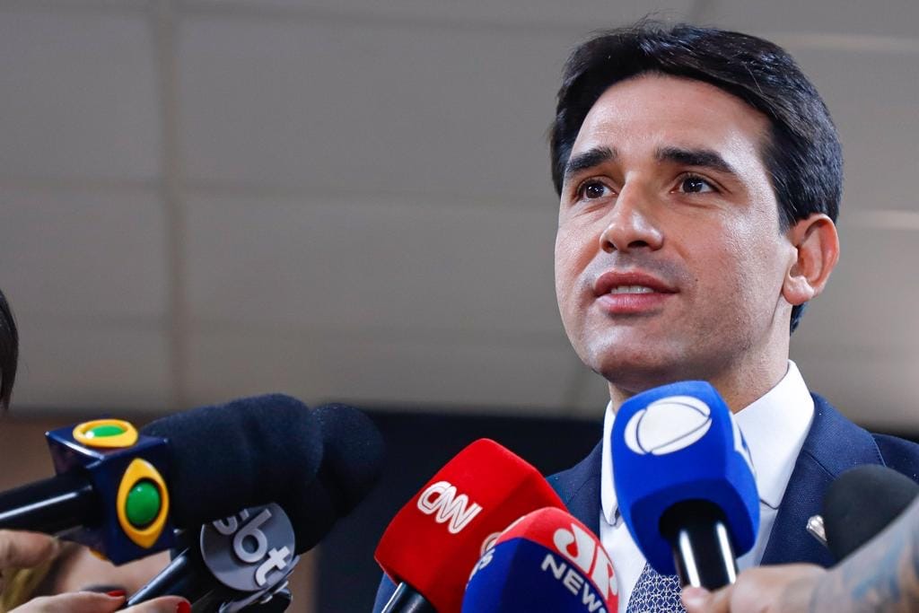 Líder da maioria, Silvio Costa Filho participa da reunião de líderes para discutir projetos prioritários do semestre