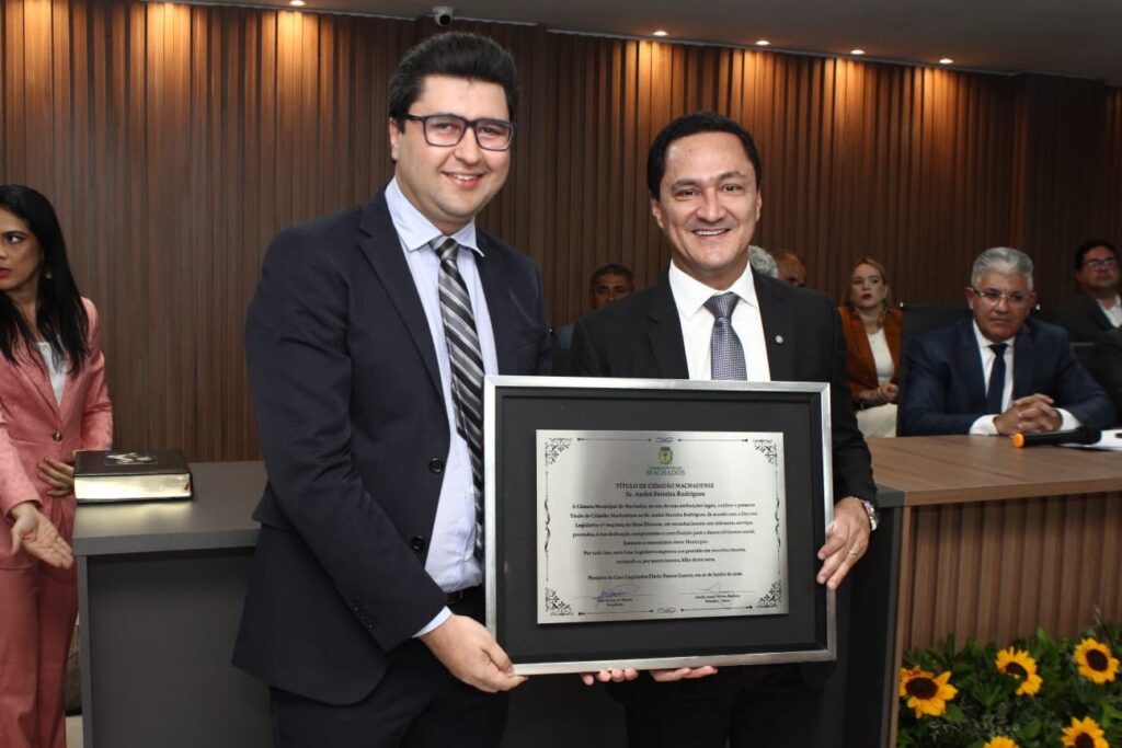 Em Machados, André Ferreira celebra título de cidadão; proposição foi do vereador Adolfo Amair