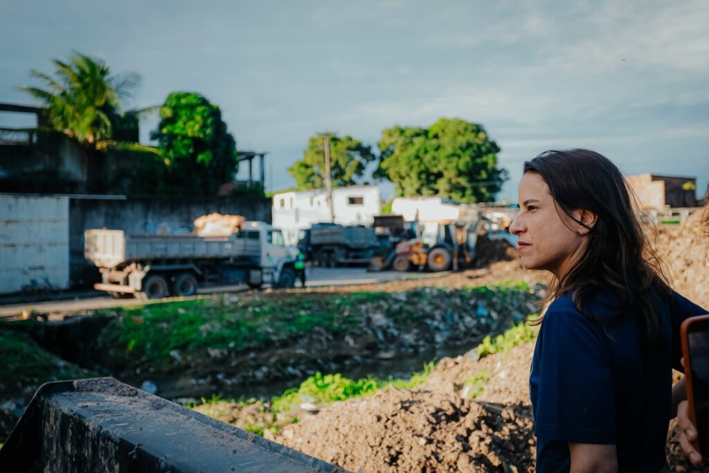 Governadora Raquel Lyra vistoria limpeza no Rio Beberibe que reforça prevenção de alagamentos no Recife e Olinda