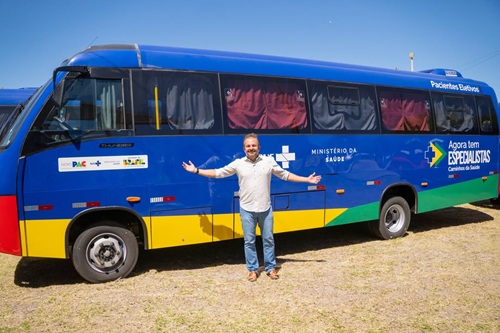Fabinho comemora chegada de dois novos veículos para pacientes do TFD de Salgueiro