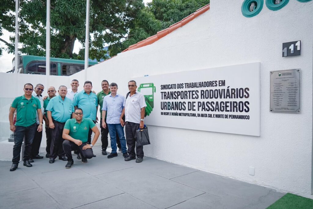 Em visita ao Sindicato dos Rodoviários, Eduardo da Fonte solicita à governadora Raquel Lyra operações policiais preventivas nos ônibus