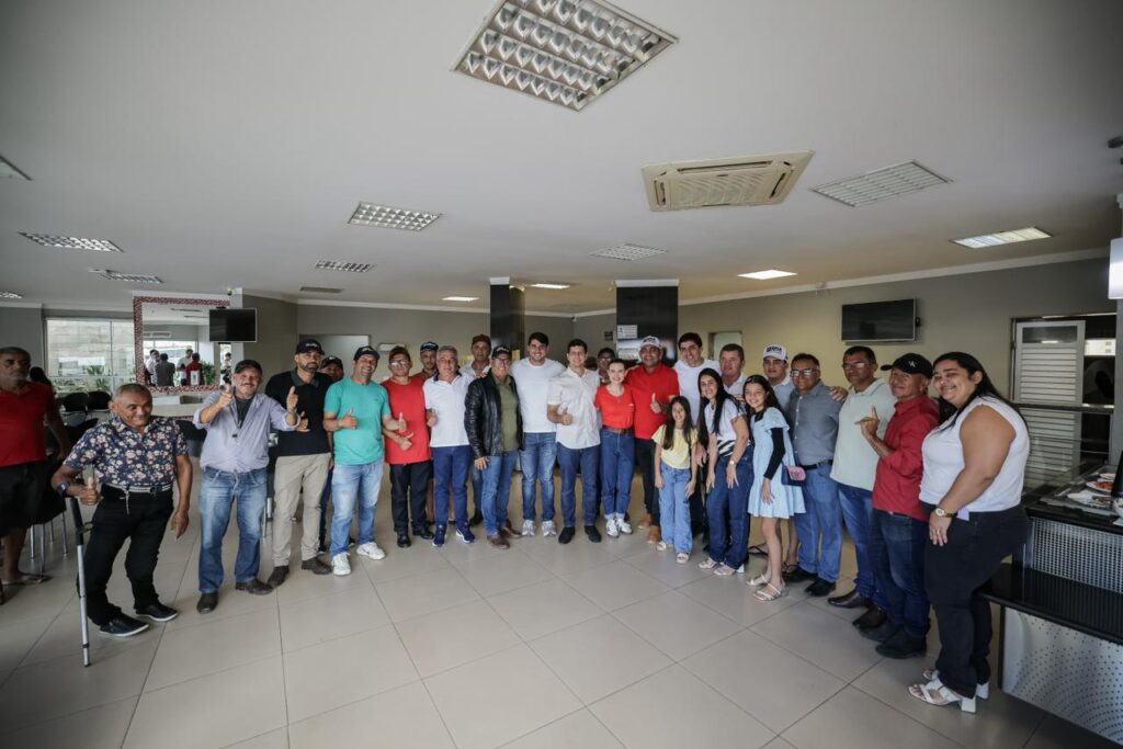João Campos recebe apoio de lideranças de Itaíba e se compromete a tirar do papel estrada estratégica para a região