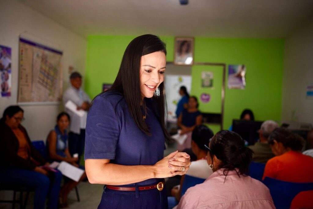 Márcia Conrado acompanha realização de exames laboratoriais em Serra Talhada