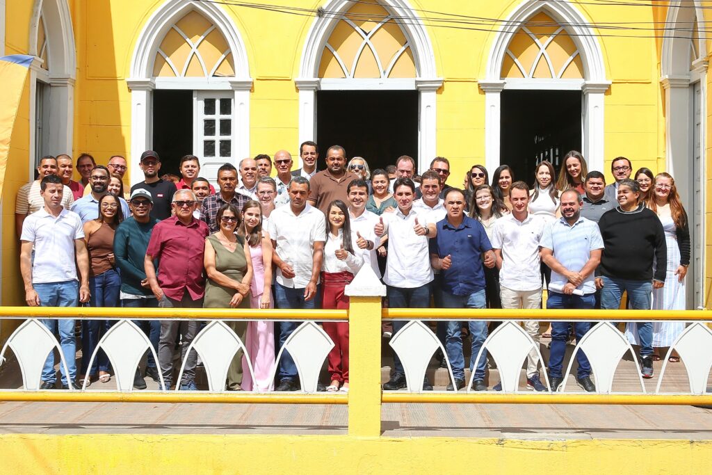 Ao lado de Ruben Lima e Sileno Guedes, Silvio Costa Filho se reúne com lideranças e vistoria obras em Panelas