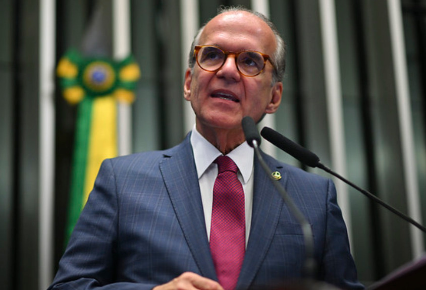 Comissão aprova relatório do senador Fernando Dueire que destrava regularização fundiária urbana