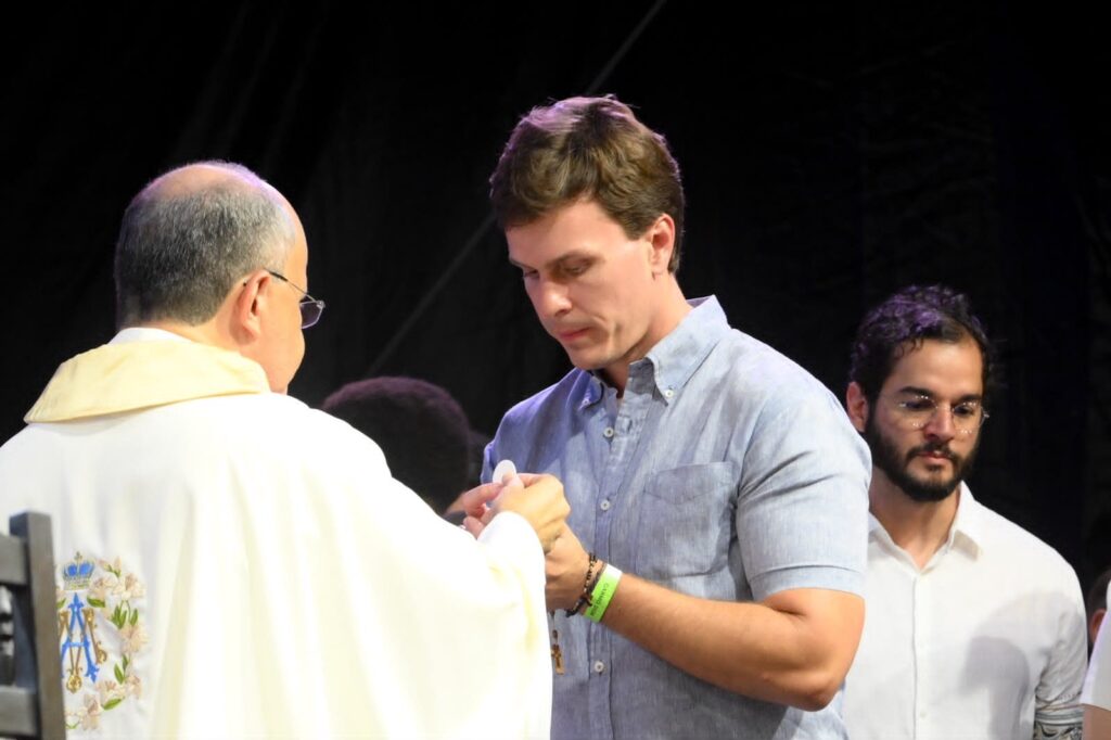 Miguel Coelho participa da Festa de Nossa Senhora do Carmo ao lado de Raquel Lyra no Recife