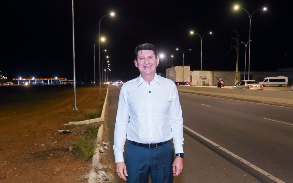 Prefeito Simão entrega primeira etapa da iluminação da BR-407 e garante mais segurança e mobilidade